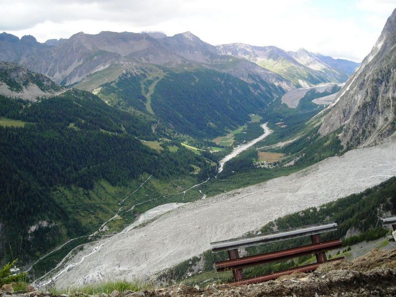 File:Courmayeur - Val Veny - Bassa e media valle.jpg