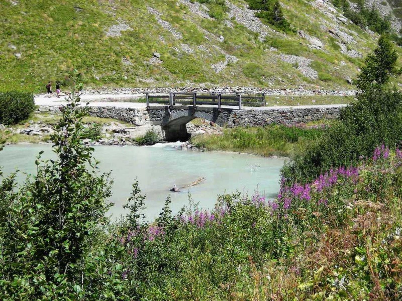 File:Courmayeur - Val Veny - Lago Combal - Ponte (2).jpg