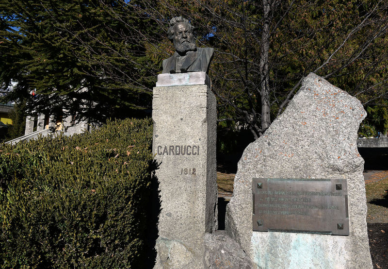 File:Courmayeur - a Carducci 2.jpg