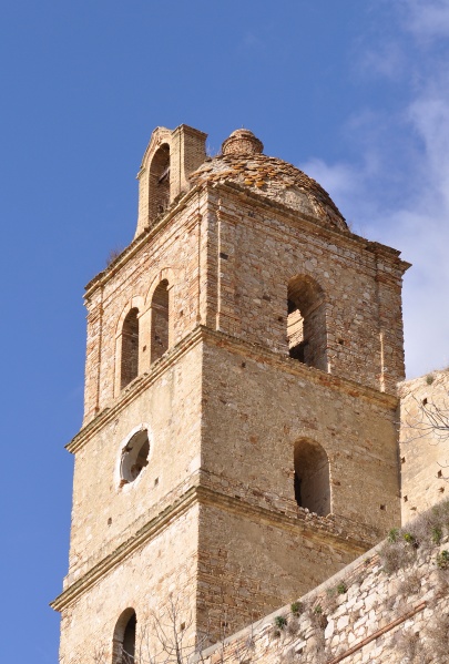 File:Craco - Torre campanaria.jpg