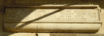Cremona - Lapide 4 in latino sul duomo.jpg