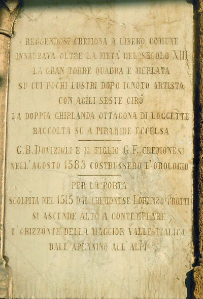 Cremona - Lapide 4 sul duomo.jpg