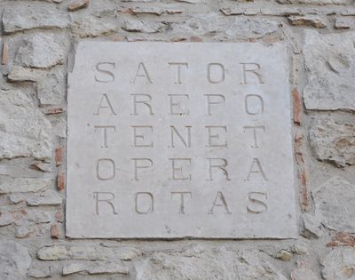 Deliceto - Lapide palindroma sulla facciata della Chiesa dell'Annunziata.jpg