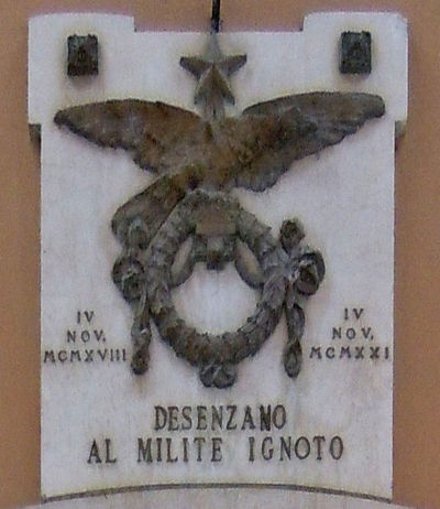 Desenzano del Garda - Lapide al milite ignoto.jpg