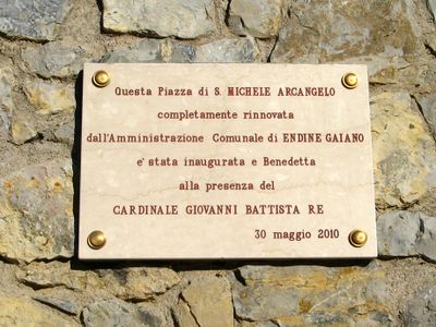 Endine Gaiano - Lapide per il restauro della piazza.jpg