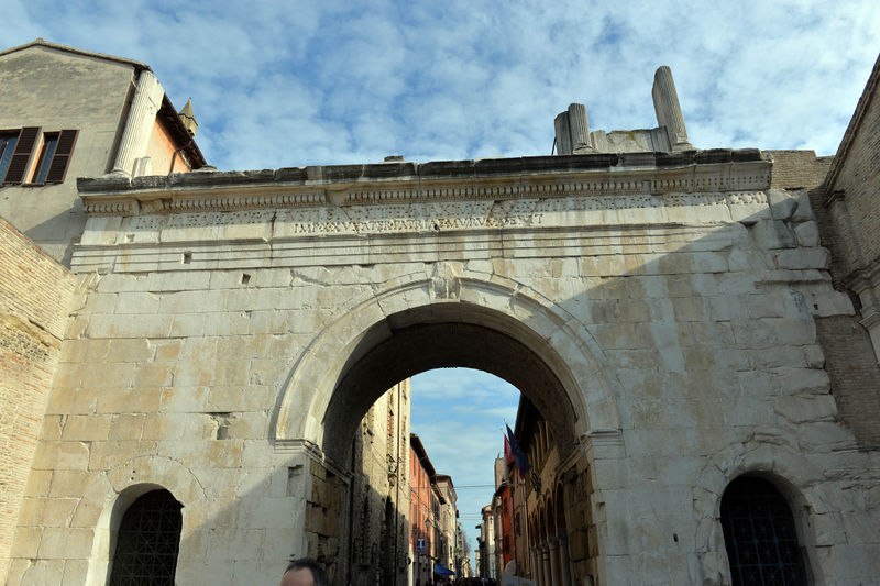 File:Fano - Arco d'Augusto 2.jpg