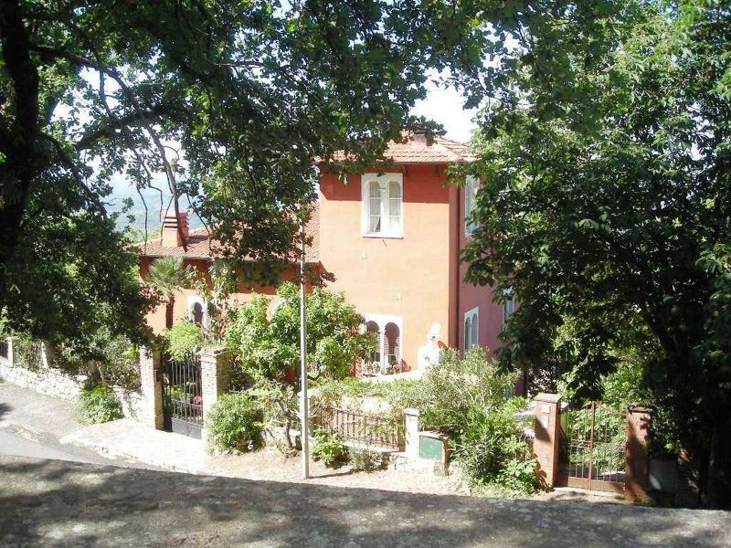 File:Fara in Sabina - Villa.jpg