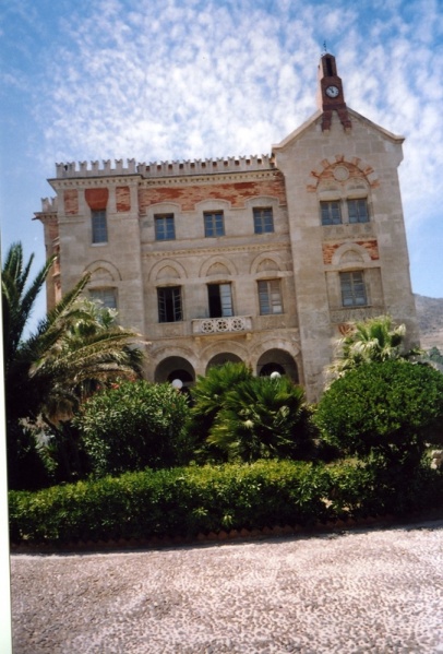 File:Favignana - Palazzo Florio.jpg