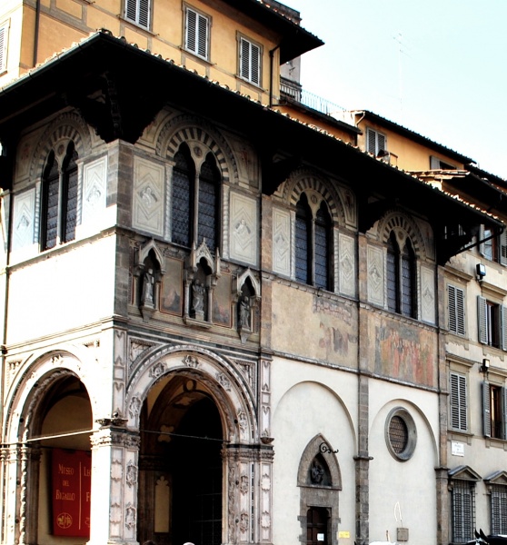 File:Firenze - Loggia del Bigallo - particolare ad angolo.jpg