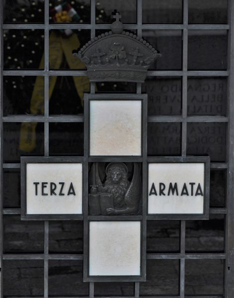 File:Fogliano Redipuglia - Sacrario Redipuglia - Stemma Terza Armata.jpg