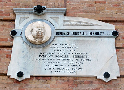 Foligno - Piazza della Repubblica - Palazzo comunale.jpg