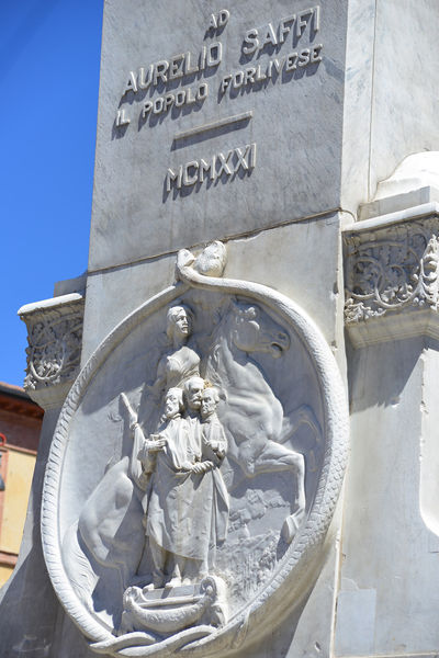 File:Forlì - Monumento ad Aurelio Saffi 3.jpg