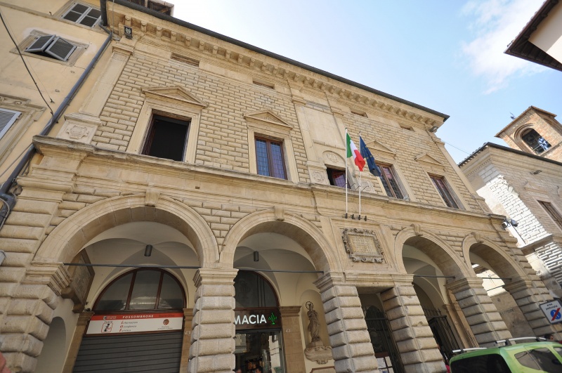 File:Fossombrone - Municipio.jpg