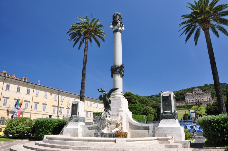 File:Frascati - Monumento ai Caduti.jpg