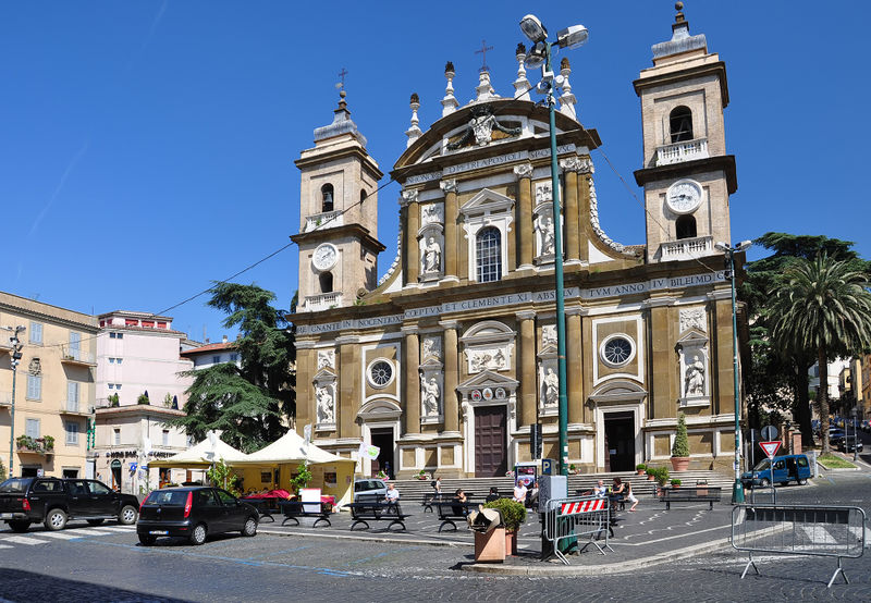 File:Frascati - Piazza San Pietro.jpg