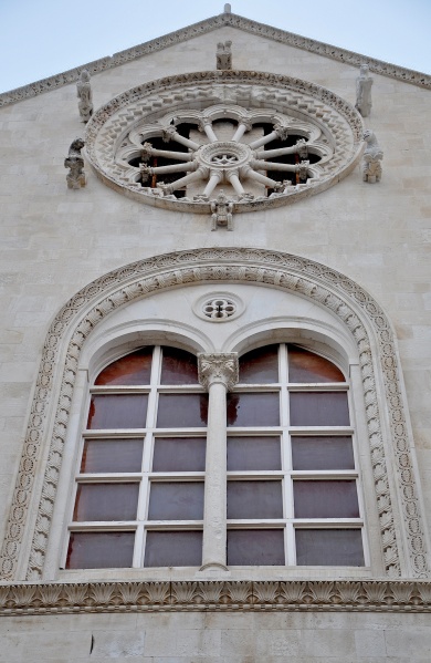 File:Giovinazzo - Rosone della Cattedrale.jpg