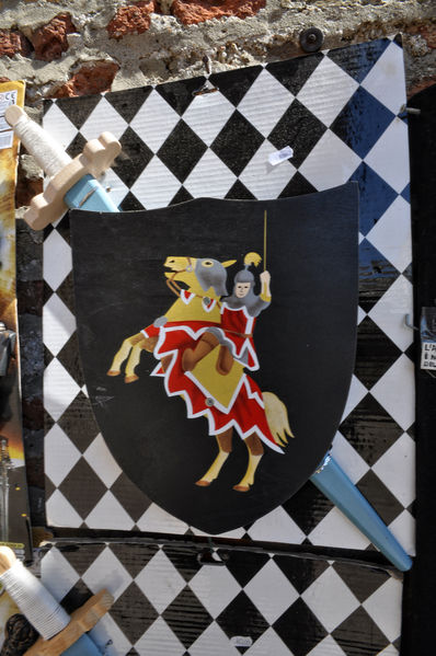 File:Gradara - Simboli a Gradara.jpg