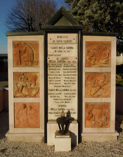 Guidizzolo - Monumento ai caduti di Rebecco.jpg