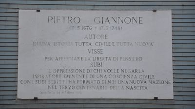 Ischitella - Lapide del Municipio in onore di Pietro Giannone.jpg