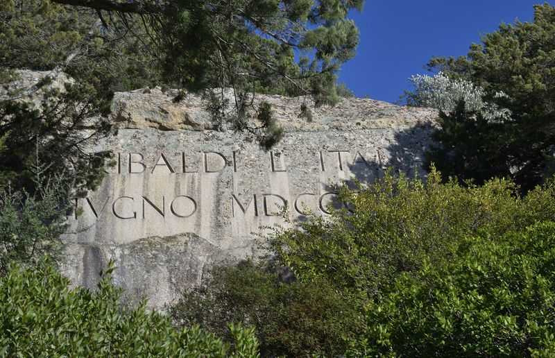 File:La Maddalena - Museo Garibaldino - A Garibaldi l'Italia......jpg