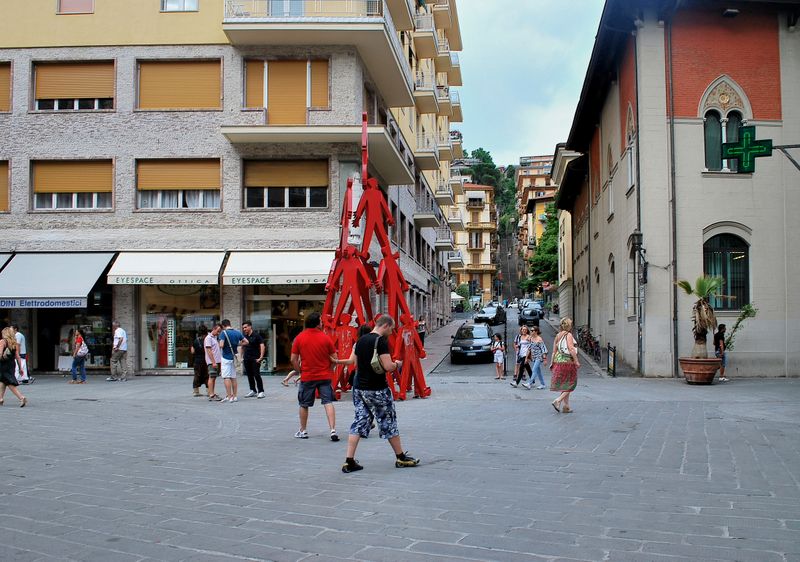 File:La Spezia - Piazza Ramiro Ginocchio.jpg