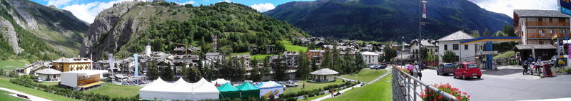 File:La Thuile - Panoramica.jpg