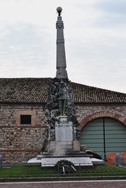 Lazise - Monumento ai Caduti.jpg