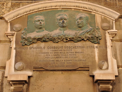 Lecce - Palazzo Carafa - Lapide a Spagnolo - Moschettini - Reale.jpg