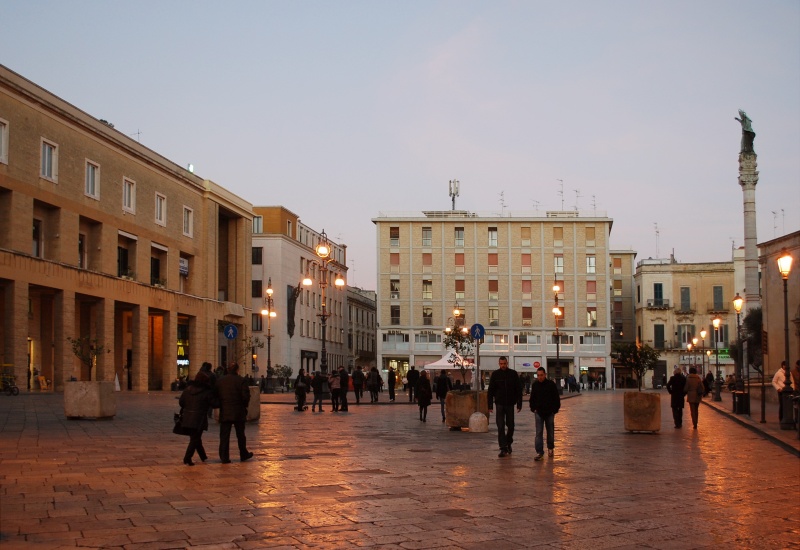 File:Lecce - Piazza Sant'Oronzo.jpg