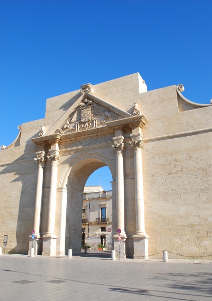 File:Lecce - Porta Napoli.jpg