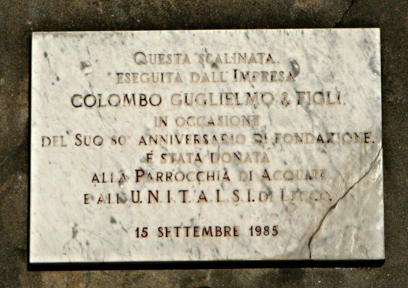 File:Lecco - Lapide sulla scalinata.jpg