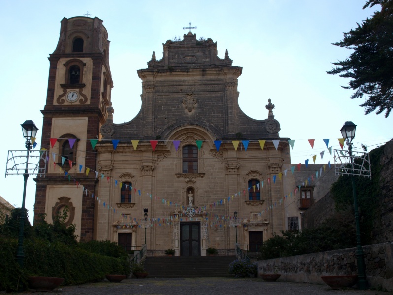 File:Lipari - La Cattedrale.jpg