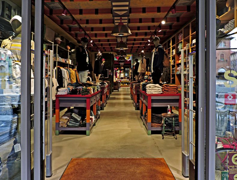 File:Lodi - Negozio.jpg