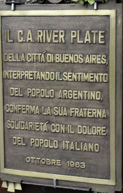 Longarone - Buenos Aires al popolo Italiano.jpg