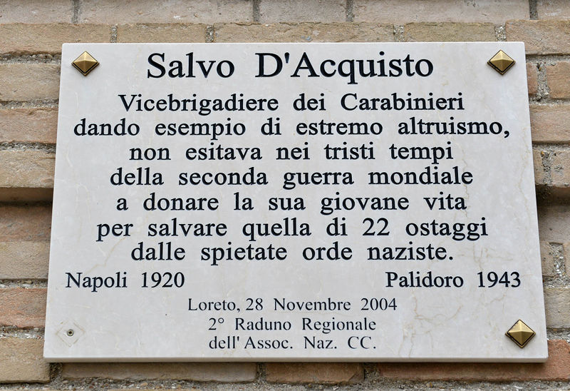 File:Loreto - Salvo d'Acquisto.jpg