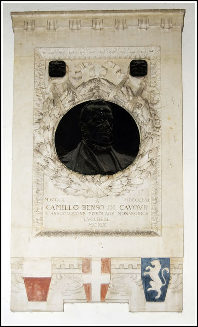 Lucca - Palazzo Ducale Cavour.jpg