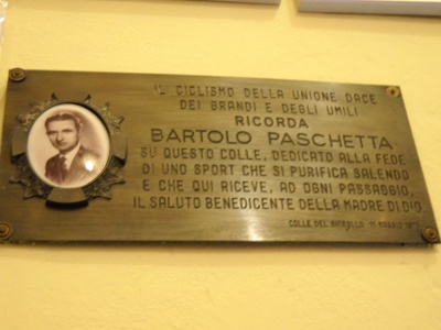 Magreglio - Lapide commemorativa7 - Santuario Madonna del Ghisallo.jpg