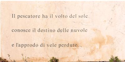 Manfredonia - Lapide del monumento al pescatore - 3.jpg