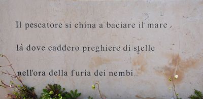 Manfredonia - Lapide del monumento al pescatore - 4.jpg