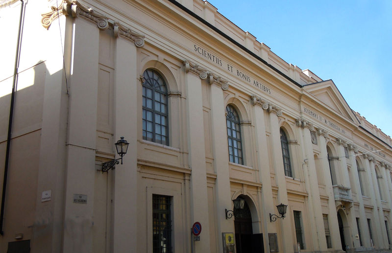 File:Mantova - Teatro Bibiena.jpg