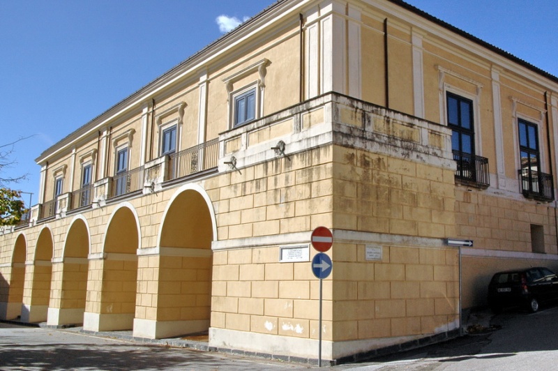 File:Marcellinara - Palazzo Sanseverino.jpg