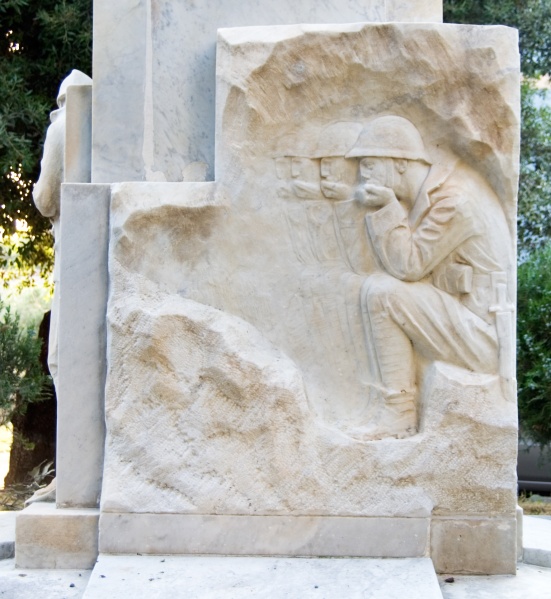 File:Massarosa - caduti laterale.jpg