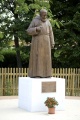 Massarosa - monumento a padre mariano.jpg