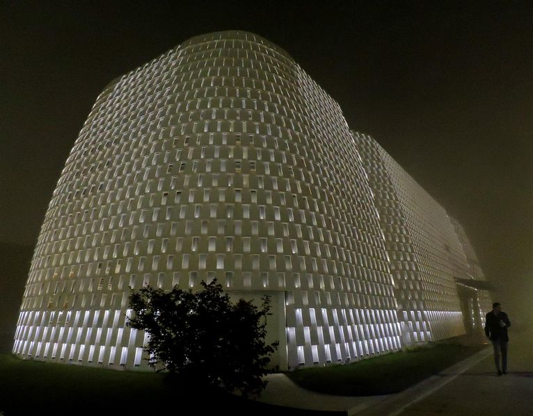 File:Milano - Expo-Waterstone.jpg