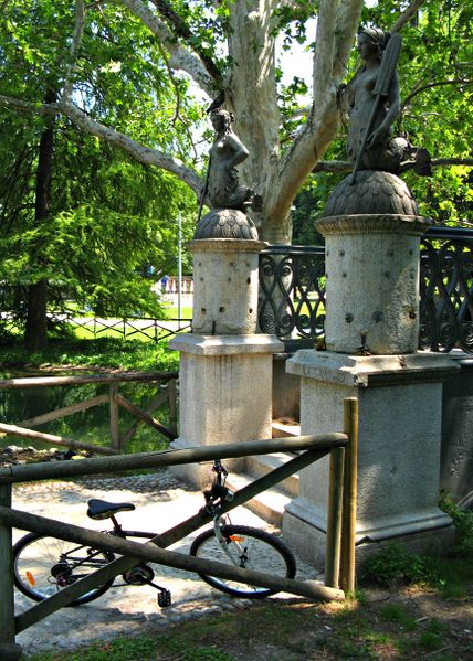 File:Milano - Ponte delle sirenette.jpg