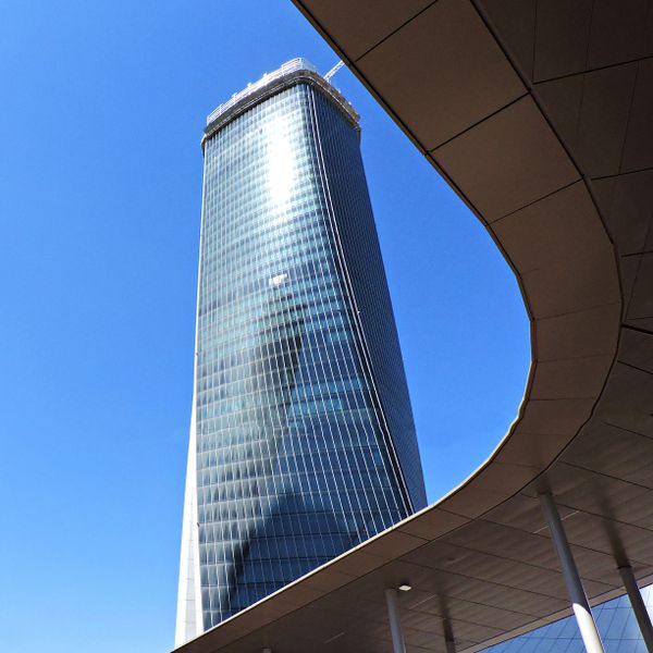 File:Milano - Torre Hadid.jpg