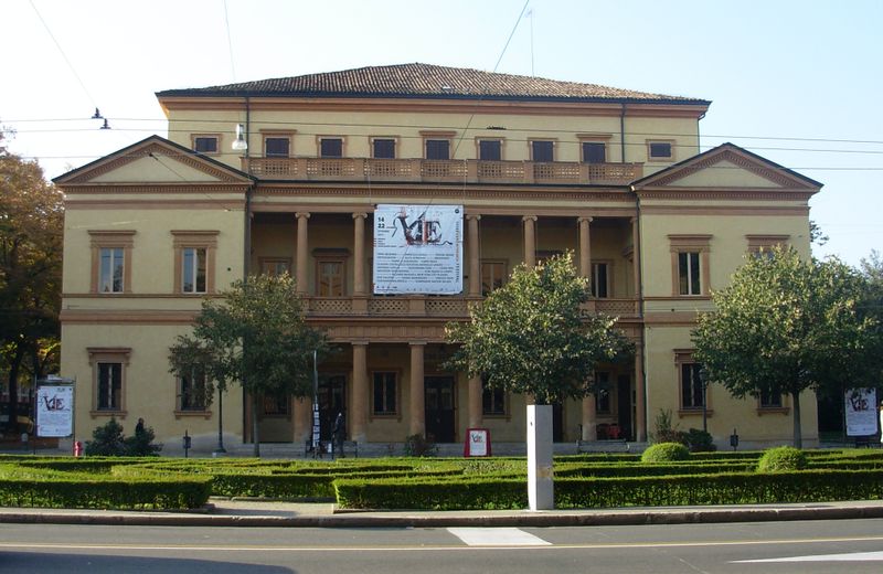 File:Modena - Teatro Storchi - facciata.jpg