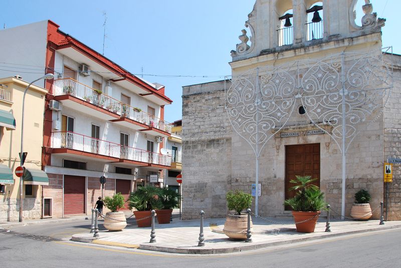 File:Modugno - Piazzetta dell'Assunta.jpg