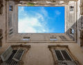 Monopoli - palazzo Palmieri e cielo.jpg