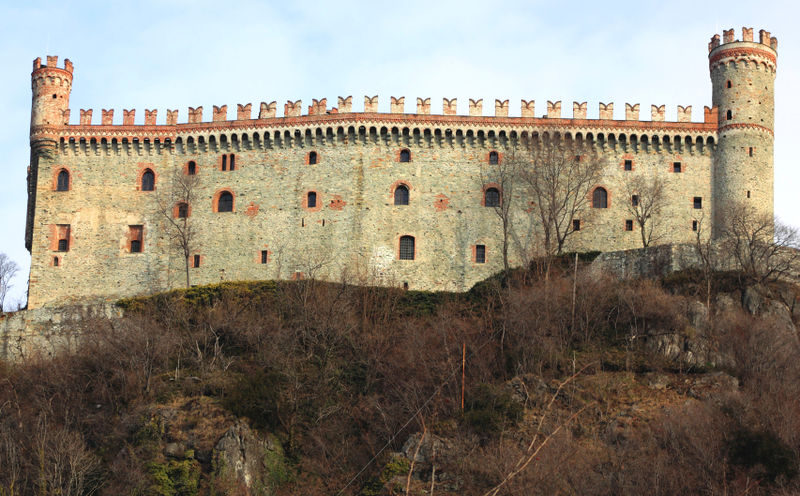 File:Montalto Dora - Castello.jpg